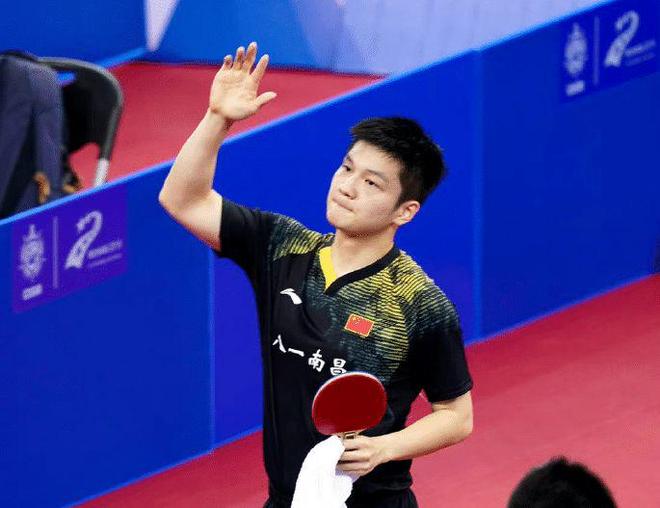 他同时指出 他同时指出