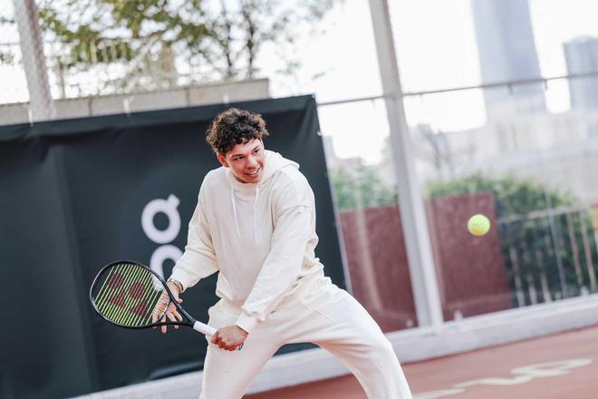 外脚背或弱 外脚背或弱